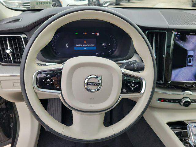 2023 Volvo XC60 B5 Ultimate Bright Theme