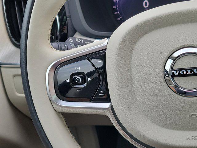 2023 Volvo XC60 B5 Ultimate Bright Theme