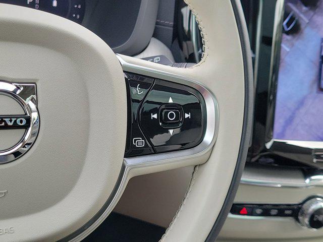 2023 Volvo XC60 B5 Ultimate Bright Theme