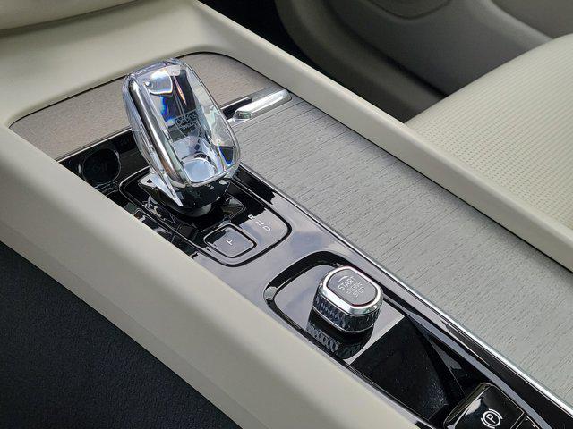 2023 Volvo XC60 B5 Ultimate Bright Theme