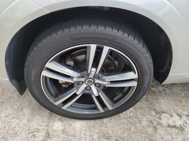 2021 Volvo XC60 T5 Momentum