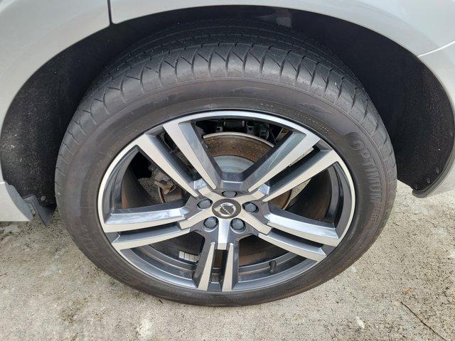2021 Volvo XC60 T5 Momentum