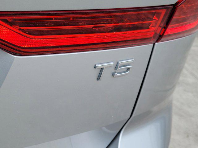 2021 Volvo XC60 T5 Momentum