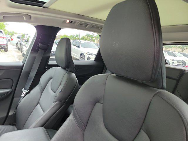 2021 Volvo XC60 T5 Momentum