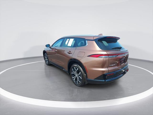 2025 Toyota Crown Signia XLE