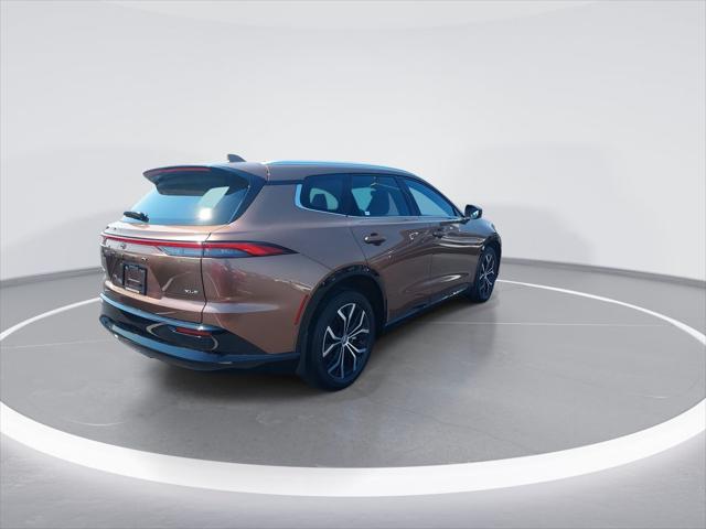 2025 Toyota Crown Signia XLE