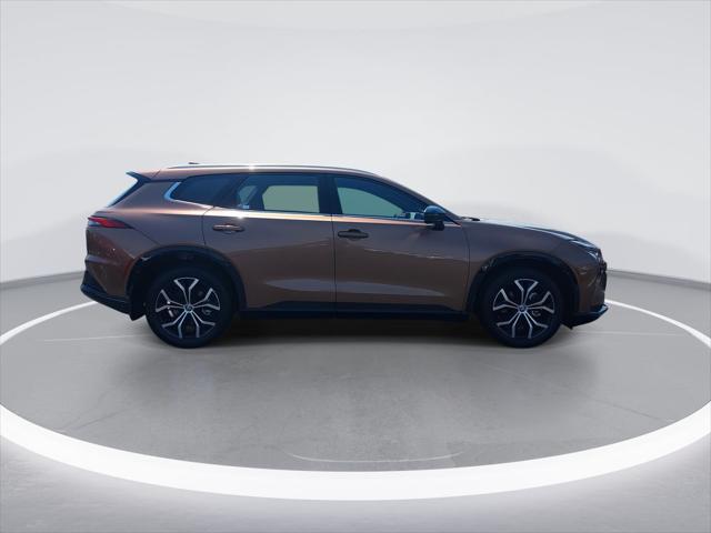 2025 Toyota Crown Signia XLE