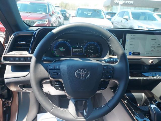 2025 Toyota Crown Signia XLE