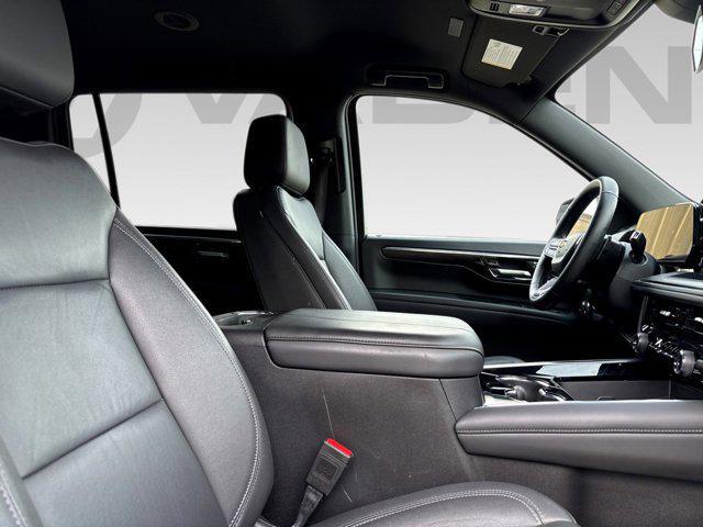2025 Chevrolet Suburban 4WD LT