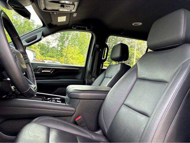 2025 Chevrolet Suburban 4WD LT
