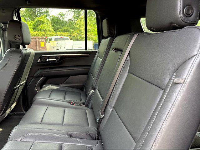 2025 Chevrolet Suburban 4WD LT