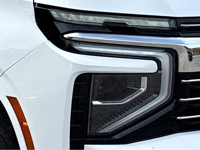 2025 Chevrolet Suburban 4WD LT