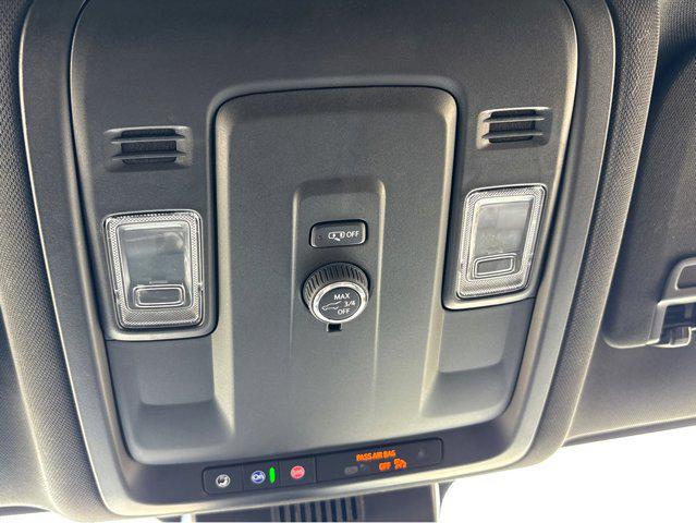 2025 Chevrolet Suburban 4WD LT