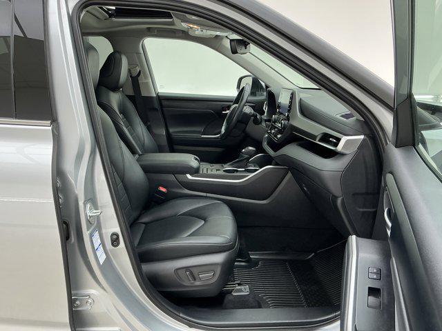 2022 Toyota Highlander Hybrid XLE