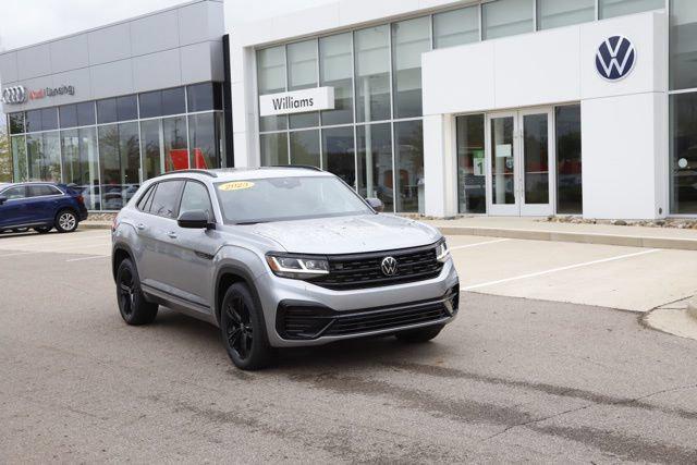 2023 Volkswagen Atlas Cross Sport 3.6L V6 SEL R-Line Black for sale in LANSING, MI