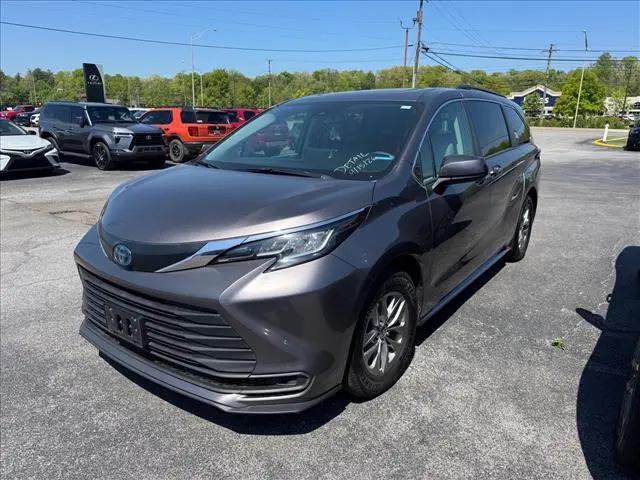 2022 Toyota Sienna LE for sale in Kingsport, TN
