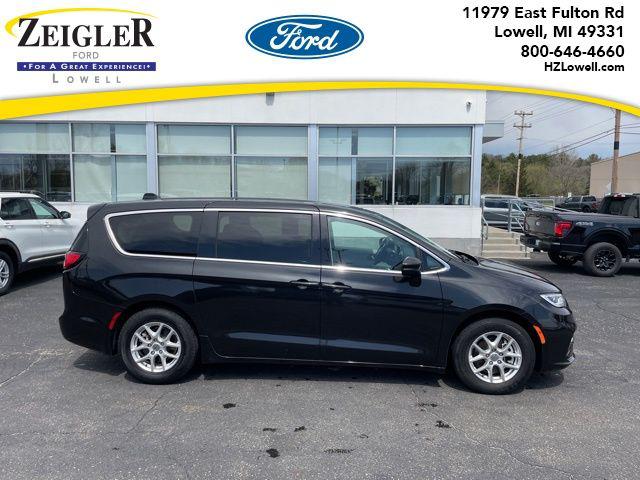 2023 Chrysler Pacifica Touring L for sale in Lowell, MI