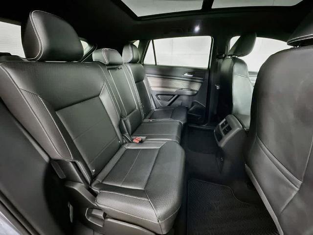 2023 Volkswagen Atlas Cross Sport 2.0T SEL R-Line Black