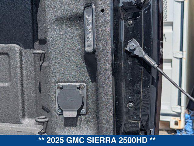 2025 GMC Sierra 2500HD 4WD Crew Cab Standard Bed Denali