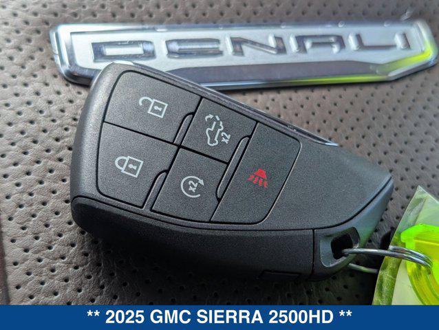 2025 GMC Sierra 2500HD 4WD Crew Cab Standard Bed Denali