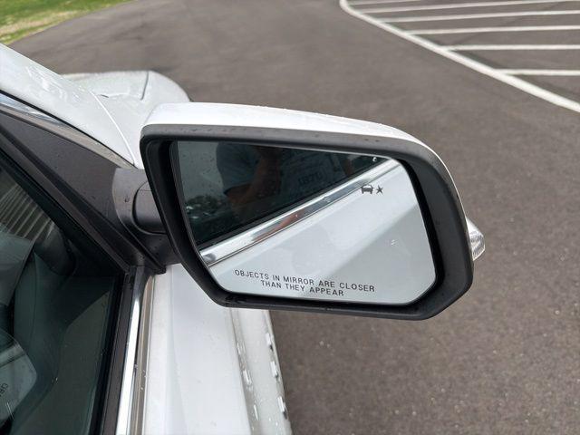 2023 Chevrolet Traverse AWD LT Cloth