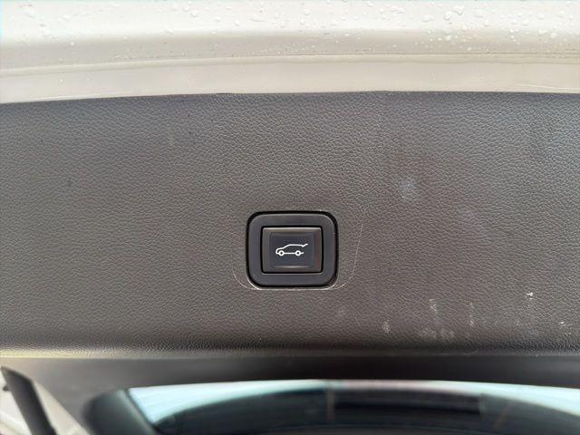 2023 Chevrolet Traverse AWD LT Cloth