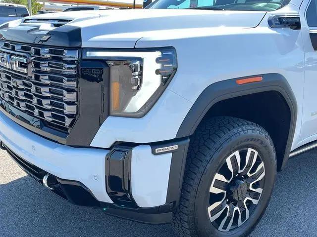 2026 GMC Sierra 2500HD Crew Cab, Standard Bed, Denali Ultimate, 4WD