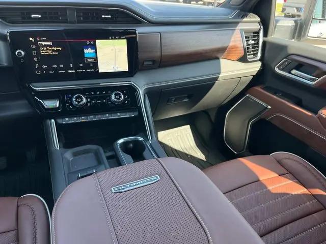 2026 GMC Sierra 2500HD Crew Cab, Standard Bed, Denali Ultimate, 4WD