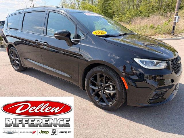 2025 Chrysler Pacifica Limited for sale in Greenfield, IN
