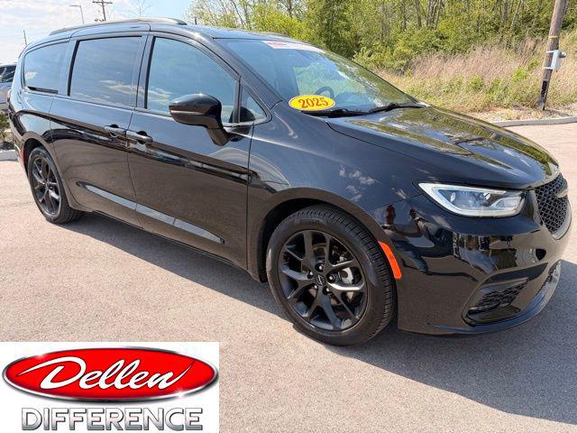 2025 Chrysler Pacifica Limited for sale in Greenfield, IN