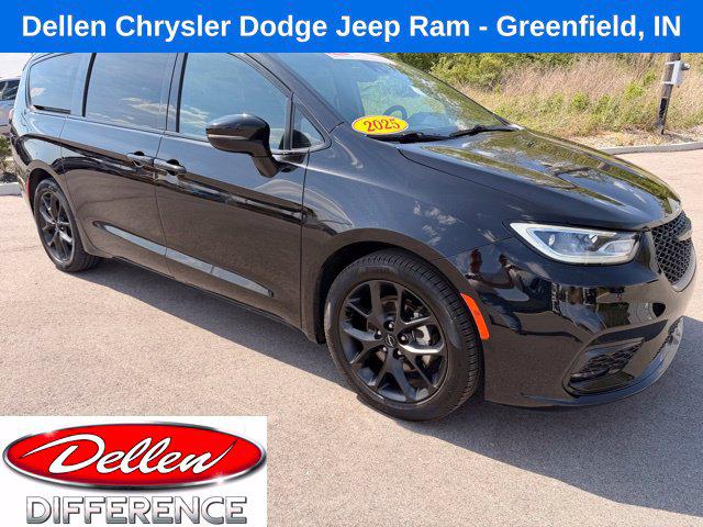 2025 Chrysler Pacifica Limited for sale in Greenfield, IN