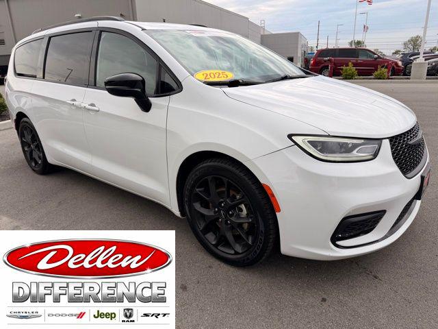 2025 Chrysler Pacifica Limited for sale in Greenfield, IN