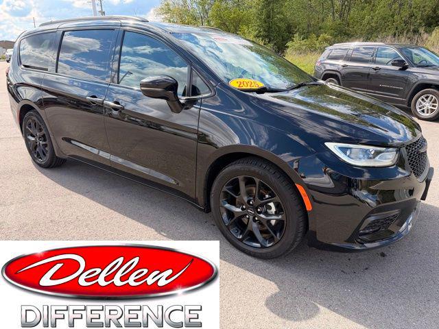 2025 Chrysler Pacifica Limited for sale in Greenfield, IN