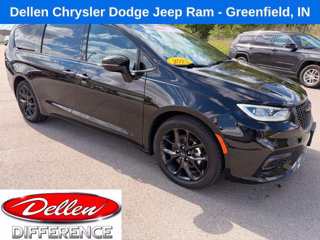 2025 Chrysler Pacifica Limited for sale in Greenfield, IN