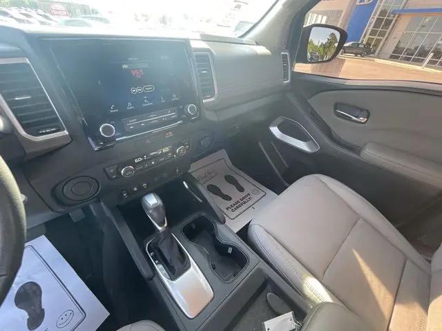 2022 Nissan Frontier Crew Cab SV 4x2