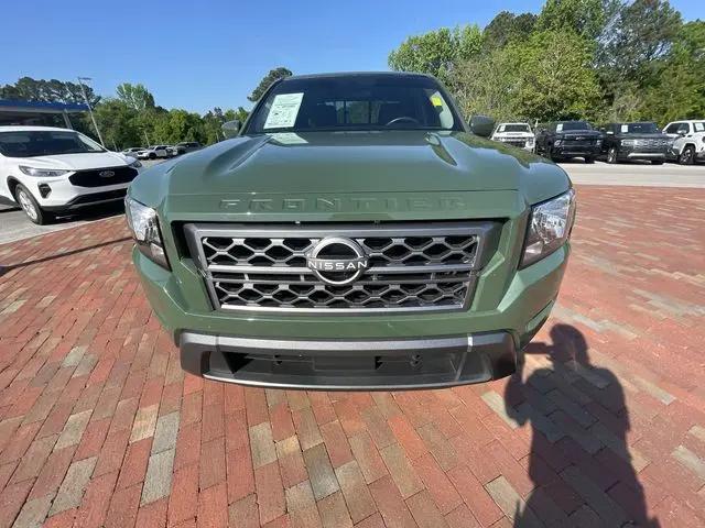 2022 Nissan Frontier Crew Cab SV 4x2