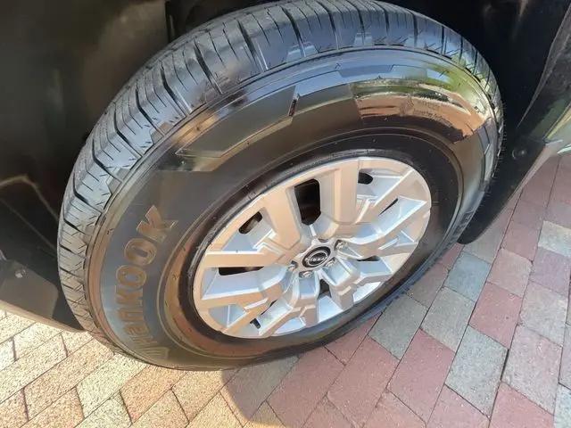 2022 Nissan Frontier Crew Cab SV 4x2