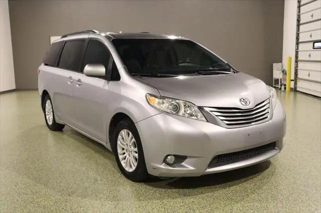 2017 Toyota Sienna XLE Premium 8 Passenger for sale in Tomball, TX