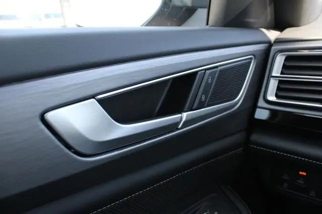 2026 Volkswagen Atlas Cross Sport SE with Technology