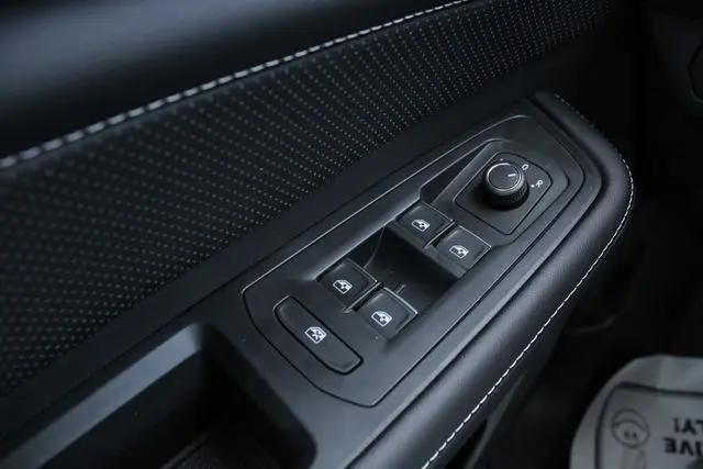 2026 Volkswagen Atlas Cross Sport SE with Technology