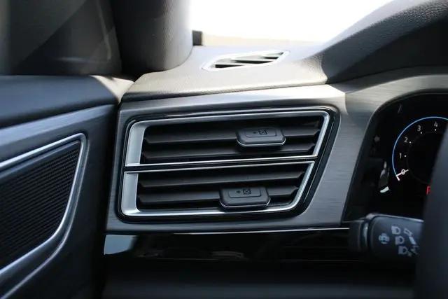 2026 Volkswagen Atlas Cross Sport SE with Technology