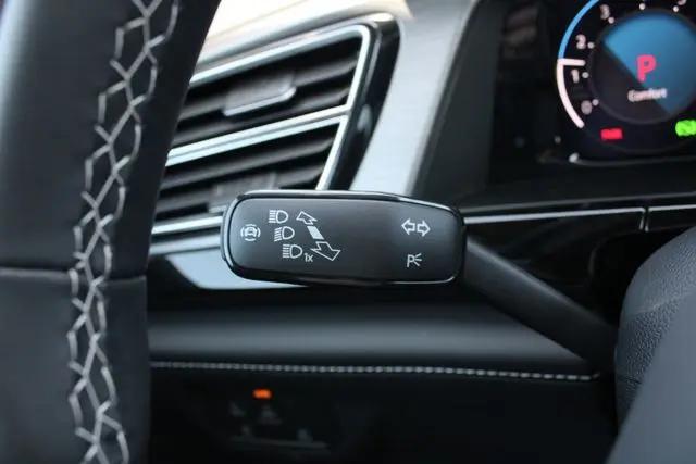 2026 Volkswagen Atlas Cross Sport SE with Technology