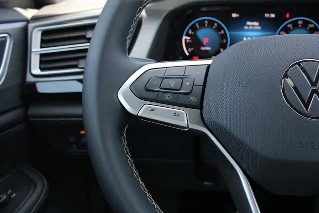 2026 Volkswagen Atlas Cross Sport SE with Technology