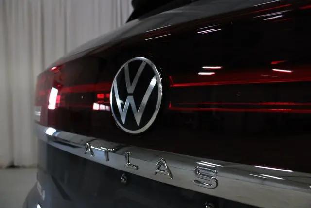 2026 Volkswagen Atlas Cross Sport SE with Technology