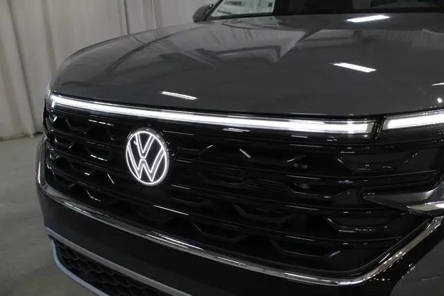 2026 Volkswagen Atlas Cross Sport SE with Technology