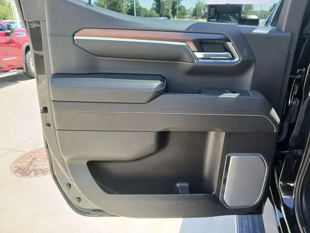 2024 GMC Sierra 1500 4WD Crew Cab Short Box Denali