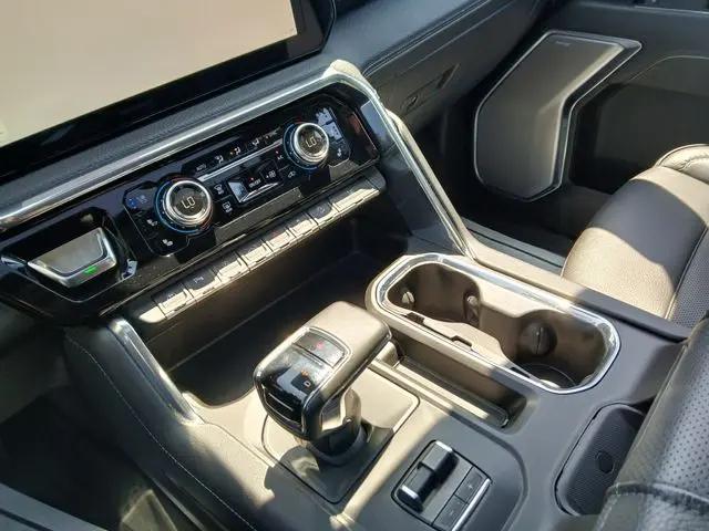 2024 GMC Sierra 1500 4WD Crew Cab Short Box Denali