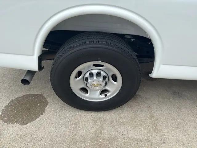 2025 Chevrolet Express Passenger RWD 3500 Extended Wheelbase LS
