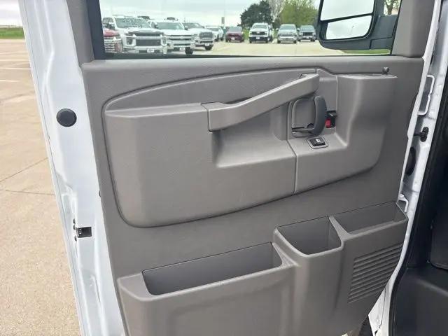 2025 Chevrolet Express Passenger RWD 3500 Extended Wheelbase LS
