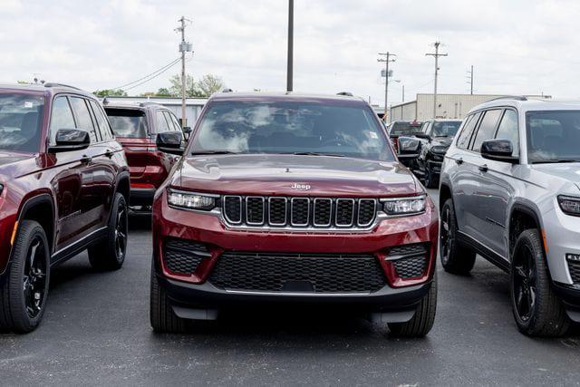 2026 Jeep Grand Cherokee Laredo 4x2